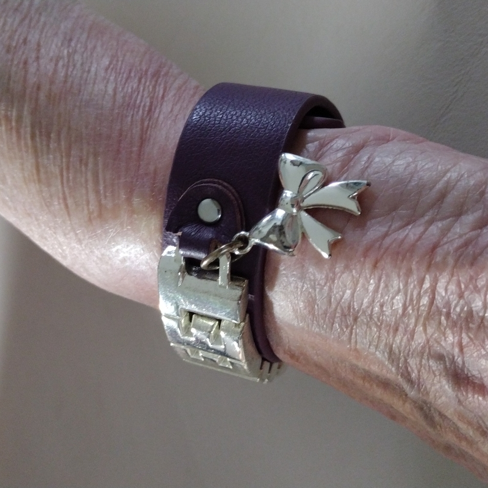Faux Leather bracelet. - Picture 2 of 7